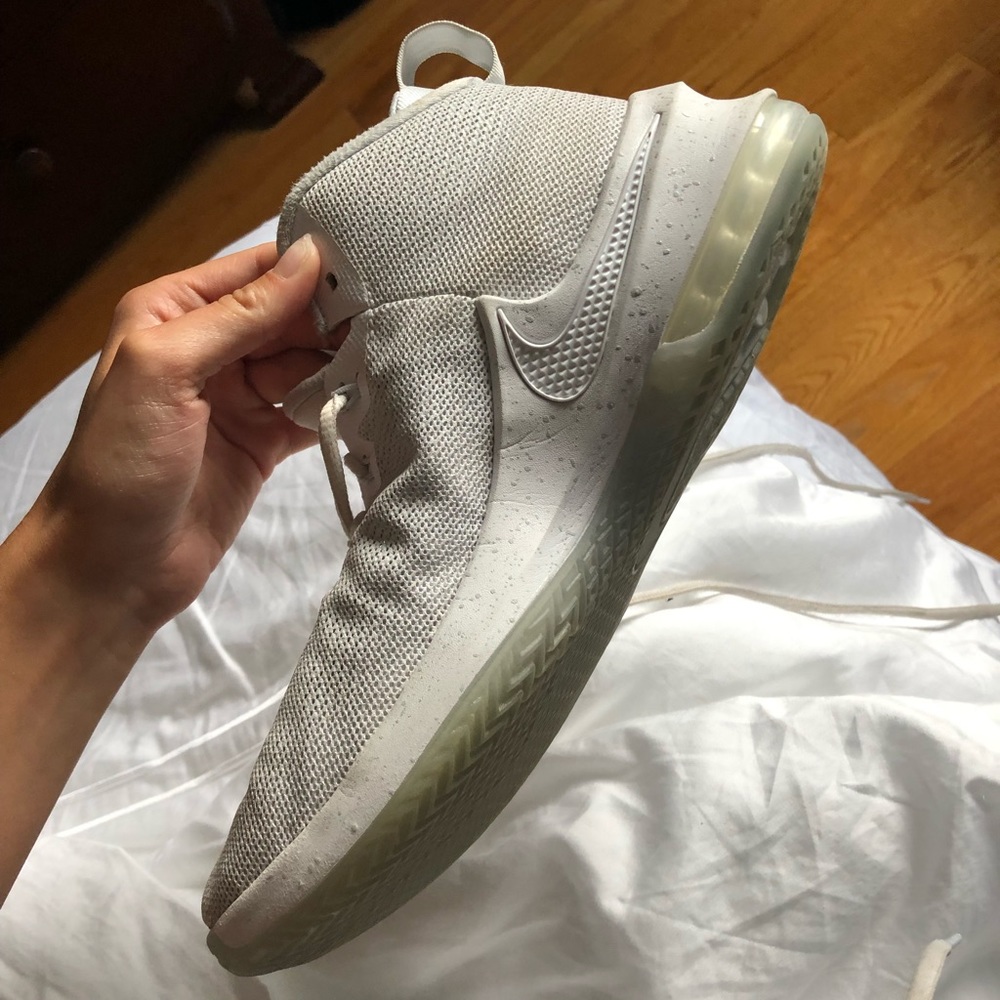 NIKE BASKETBALL SHOES